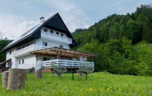 Berghaus inmitten der Natur